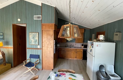 Emerald Isle House | 3BR Cottage – 3rd Row – Screened Porch & Outdoor Shower