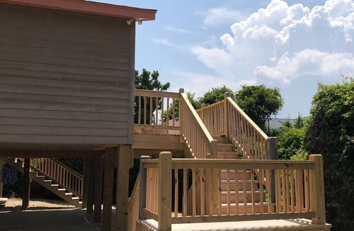 Emerald Isle House | 3BR Cottage – 3rd Row – Screened Porch & Outdoor Shower