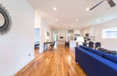 Greater East End House | 3BR Cozy Bungalow 1749! Medical Center, Stadiums!