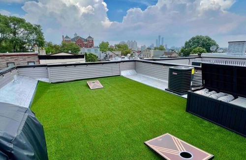 Communipaw House | 3BR Duplex W/Rooftop (NYC Views) & Garage Parking