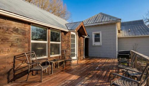 Hartsburg House | 3BR Farmhouse with Views Near Hart Creek Trails