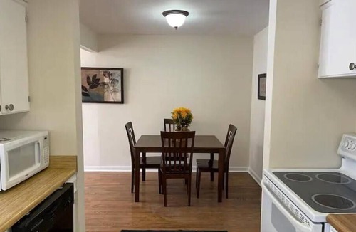Woodland Hills House | 3br, fenced, patio, desk, garage, 4 TV's