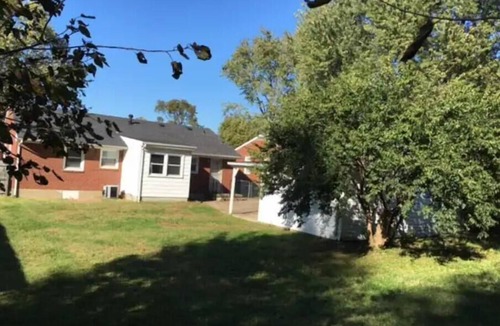 Woodland Hills House | 3br, fenced, patio, desk, garage, 4 TV's