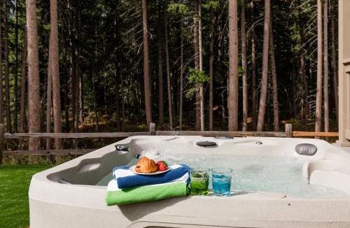 Ronald House | 3BR Forest Cabin, Hot Tub, Game Room, Big Backyard