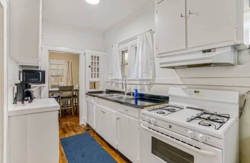 Hillcrest House | 3BR Fully Fenced Hillcrest Home