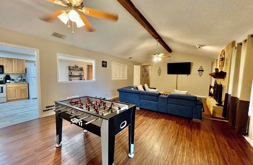 North San Antonio - SAT House | 3BR Furnished Retreat w/Yard, BBQ & Fast Wi-Fi – San Antonio