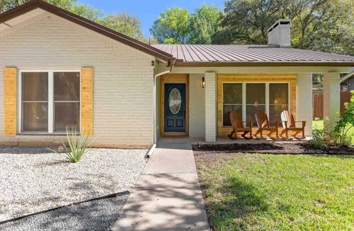 Round Rock House | 3BR/GardenOasis/Fireplace/SoakingTub