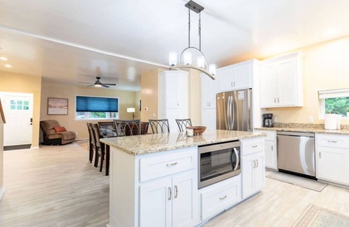 East Allegheny House | 3BR GEM Near Hot Spots - Deck