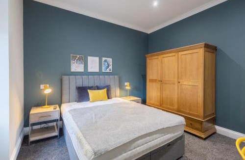 North West Apartment | 3BR Gem West End Walk to Glasgow Uni Parking