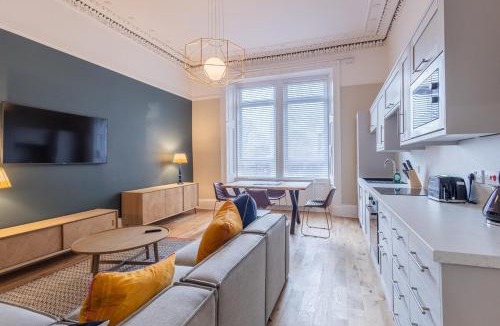 North West Apartment | 3BR Gem West End Walk to Glasgow Uni Parking