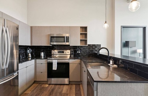 Fairmount Apartment | 3BR, Gym, Game Room, Rooftop | Urban Haven