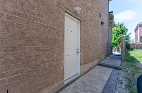 Mount Pleasant Apartment | 3BR Hideout Basement w/King Bed & Free Parking!
