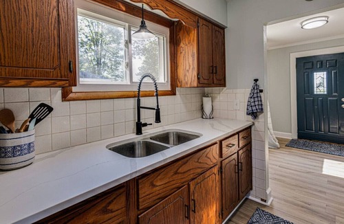 Maxwell House | 3BR Home | 1 Acre | Sleeps 6