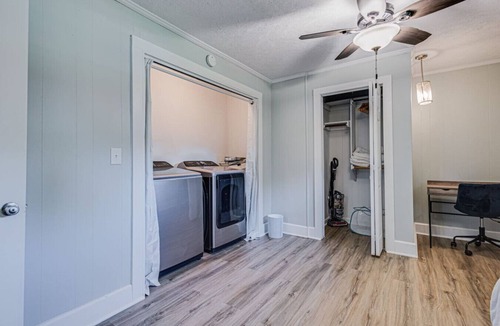 Maxwell House | 3BR Home | 1 Acre | Sleeps 6