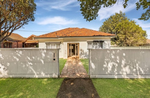 Bendigo House | 3BR Home 1km From Bendigo's CBD