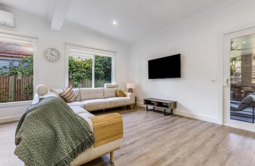 Bendigo House | 3BR Home 1km From Bendigo's CBD