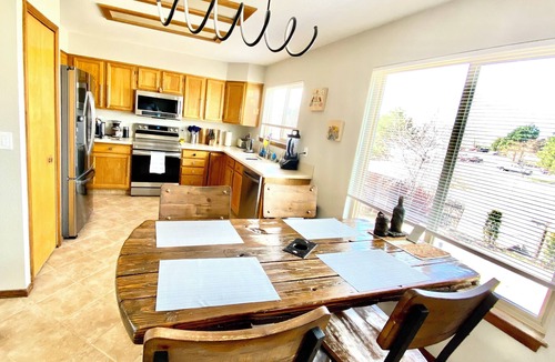 Briargate House | 3br home + 2br guest unit close to USAFA