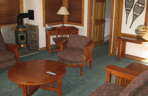Truckee Hotel | 3BR Home | Forest Views, Fireplace, Pool & Shuttle