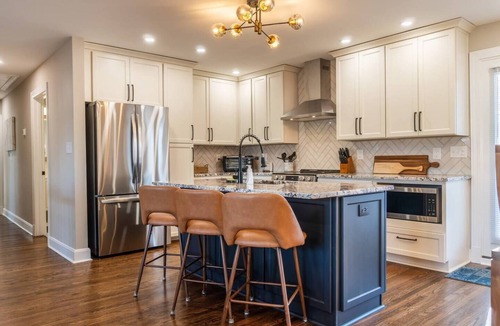Hayfield Dundee House | 3BR Home Near EVERYTHING | King Beds | Game Room