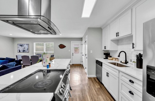 Allen House | 3BR Home Near Outlets & Event Center ,nPet Friendly, Backyard