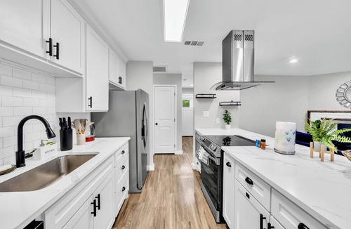 Allen House | 3BR Home Near Outlets & Event Center ,nPet Friendly, Backyard