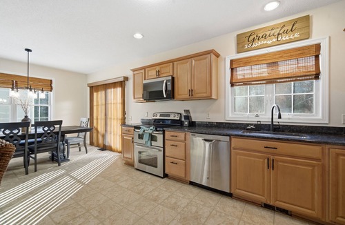 Suffield House | 3BR Home Near Six Flags, MGM, BDL, great location