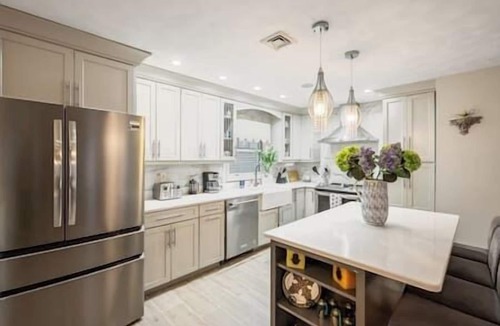 Revere House | 3BR Home ♥ Pet-Friendly | Parking | FIFA 2026