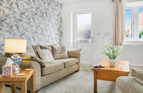 Marlpool House | 3BR Home with Garden & Free Parking