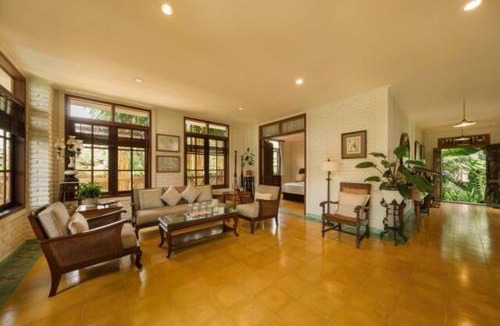 Cepaka Villa | 3BR Kangin Lane - A Queenslander Gem