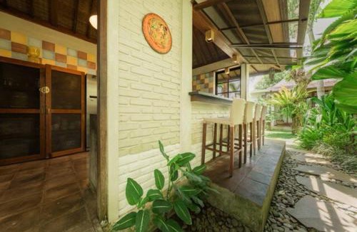 Cepaka Villa | 3BR Kangin Lane - A Queenslander Gem