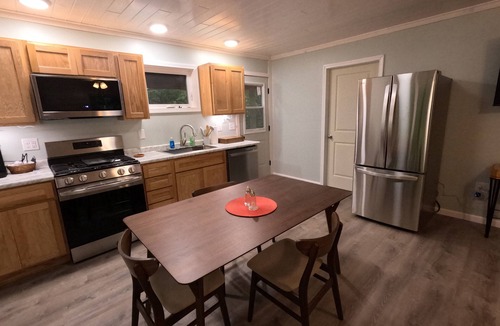 South Rutland Cabin | 3BR Lacona Cabin: AC, Trails Access, Family + Pet-Friendly