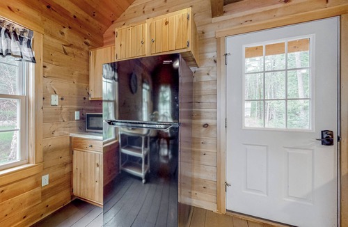 Dexter Cabin | 3BR Lakefront Dog-Friendly w/Dock