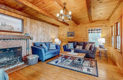 Dexter House | 3BR Lakefront Dog-Friendly w/Dock
