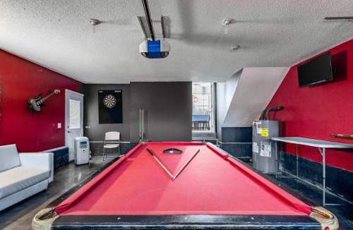 Old Hickory House | 3BR Lakefront in Nashville with BBQ & Hot Tub