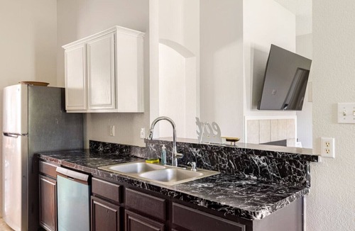 Southeast Arlington House | 3BR Large Family Oasis | PS5, Arcades + Fast WiFi