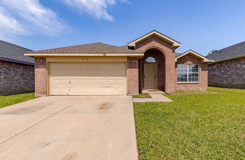 Southeast Arlington House | 3BR Large Family Oasis | PS5, Arcades + Fast WiFi