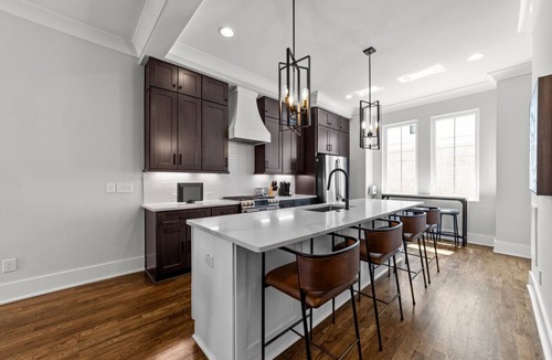 Downtown Villa | 3BR Luxury & Downtown - Roof Top Deck! Sleeps 8