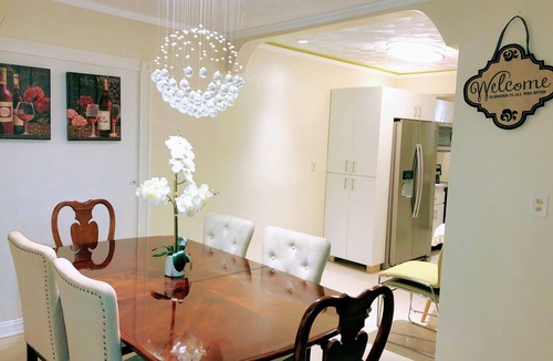 Richmond Heights House | 3BR Luxury Short-Term Vacation Rental.
