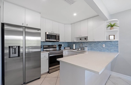 East Boca Raton House | 3BR - Mile to Beach -Near FAU - Outdoor Games- Arcades -Coffee Bar- Pet Friendly