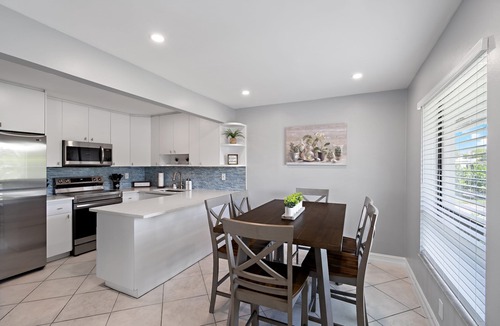 East Boca Raton House | 3BR - Mile to Beach -Near FAU - Outdoor Games- Arcades -Coffee Bar- Pet Friendly