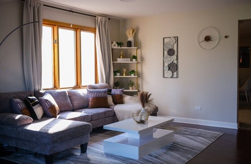 Dunning Apartment | 3BR Modern Apt Gym Workspace Quiet Location