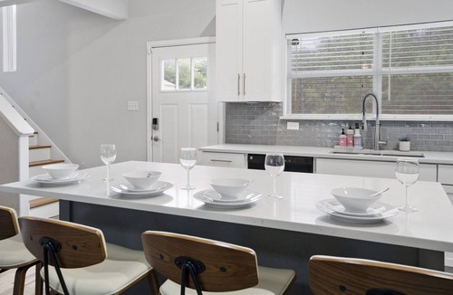 Foster Heights House | ★3BR Modern East ATX |UT|ACL|SXSW|DT-Dog friendly★