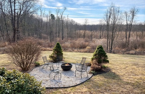 Lincoln Park House | 3BR Modern Home in Kingston - Sleeps 6 -Fire Pit -Game Room -Pet Friendly