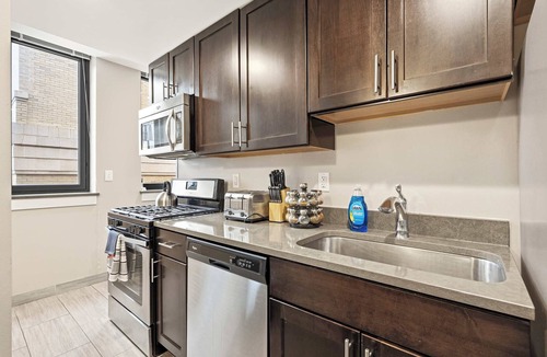 Capitol City Apartment | 3BR Modern & Spacious Downtown Apartment