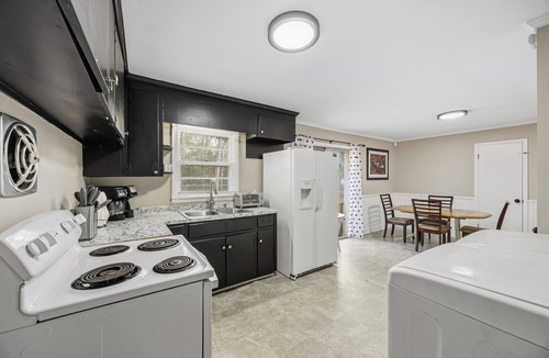 Fayetteville House | 3BR Near Cape Fear Valley Med Ctr & Fort Liberty