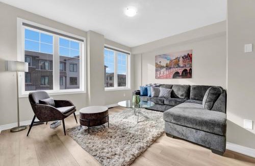 Cambridge House | 3br Near Highway401, Mill Race Park - Free Parking