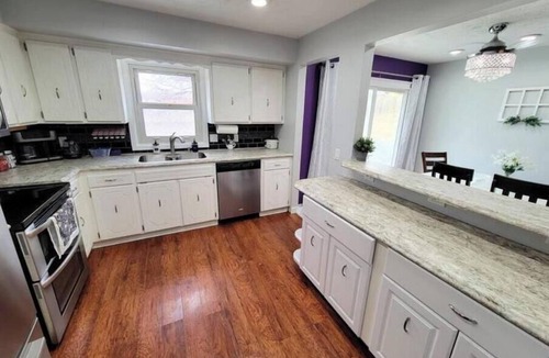 Millard House | 3BR Near I80 - WiFi 940 gbps - 5 Beds - Long Stays