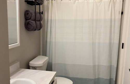 Mayfield House | 3BR near skiing, snowshoeing, fishing, shopping & seasonal festivals downtown.