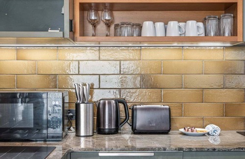 Redcliffe Apartment | 3BR Oceanfront Escape – Steps to Beach & Shops