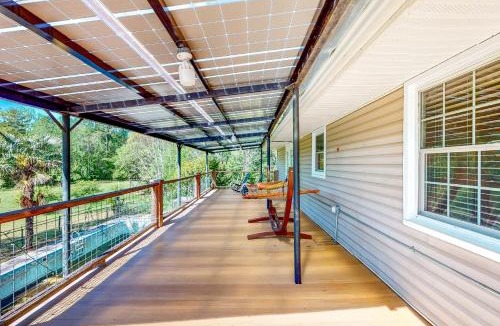 Danielsville House | 3BR on Sprawling Acreage with Magnificent Views